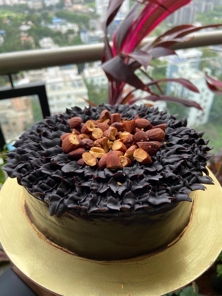 Almond Praline Cake – THE BROWNIE STUDIO
